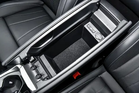 蹲店两小时,实车体验现款帕萨特