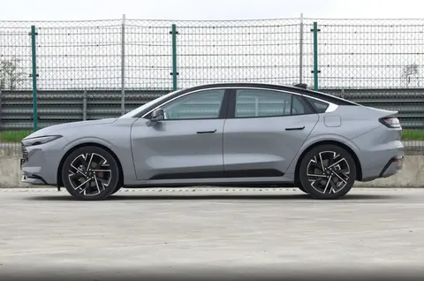 福特新蒙迪欧2.0T,15万级B级车可以兼顾性能与家用